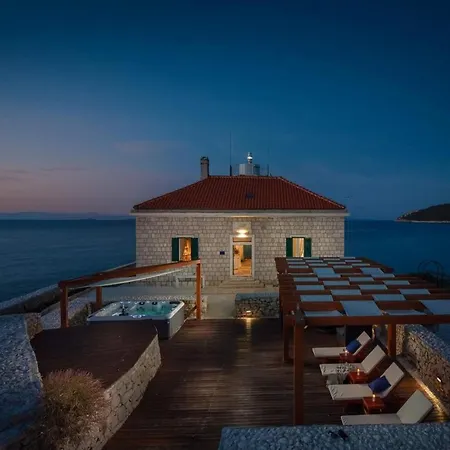 Luxury Lighthouse Ligero - Unique Island Near Vis