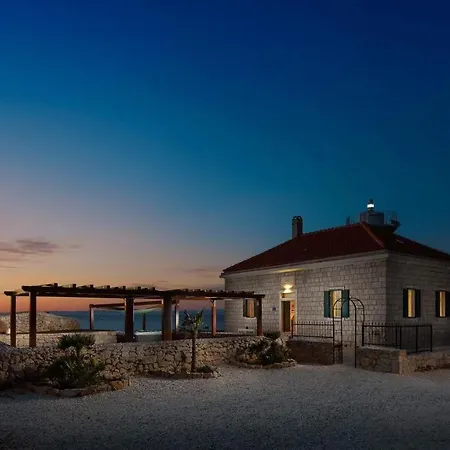 Luxury Seafront Lighthouse Ligero On Host Island - Island