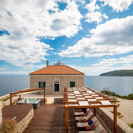 Luxury Seafront Lighthouse Ligero On Host Island - Island Vis